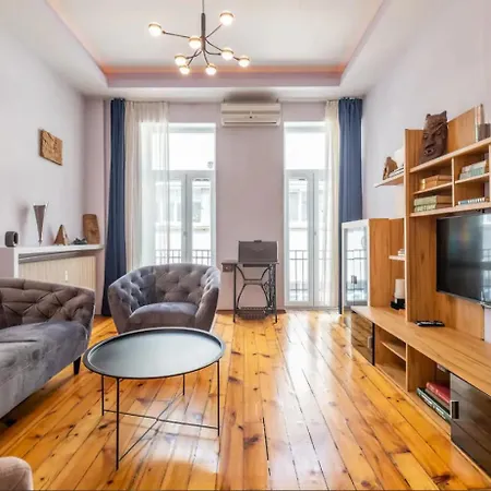 Apartament Charming 2bdr In Historic Center With Parking