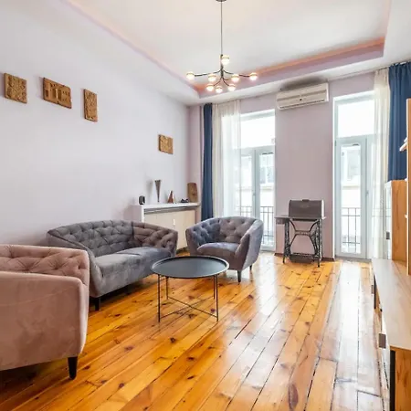 Charming 2bdr In Historic Center With Parking *