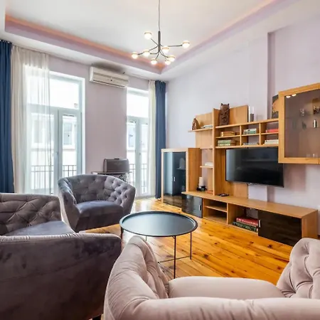 Charming 2bdr In Historic Center With Parking Lejlighed *