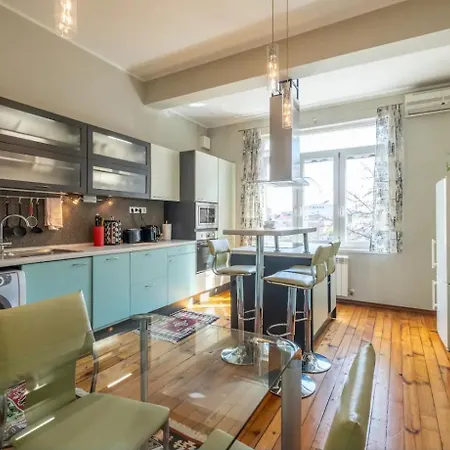 Charming 2bdr In Historic Center With Parking アパート *