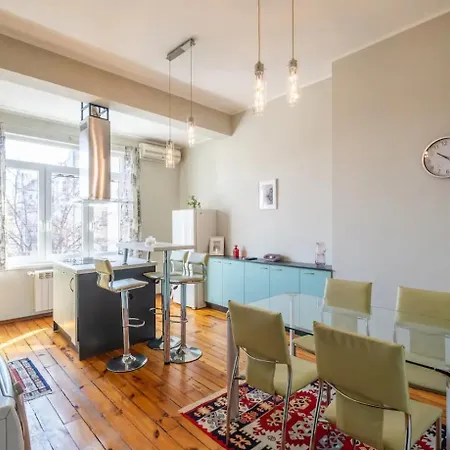 Charming 2bdr In Historic Center With Parking Σόφια