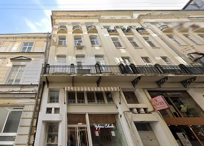 Charming 2bdr In Historic Center With Parking Σόφια