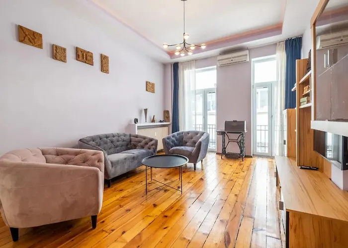 Charming 2bdr In Historic Center With Parking *