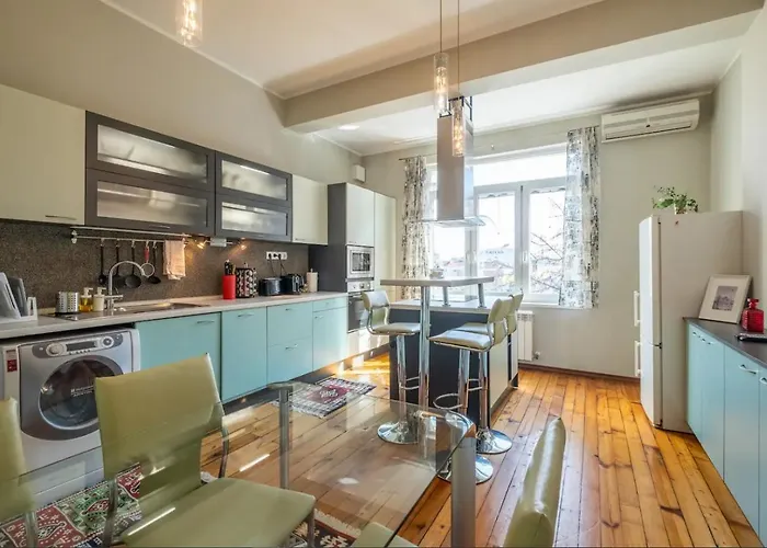 Charming 2bdr In Historic Center With Parking דירה *