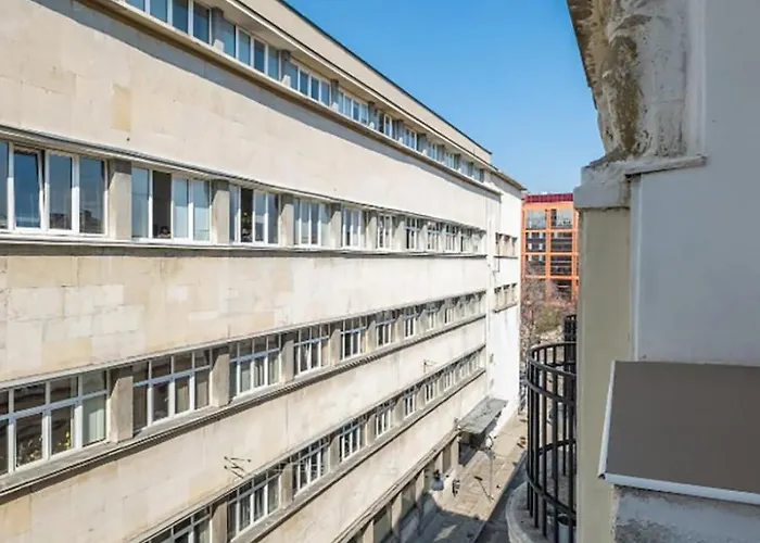 Charming 2bdr In Historic Center With Parking סופיה